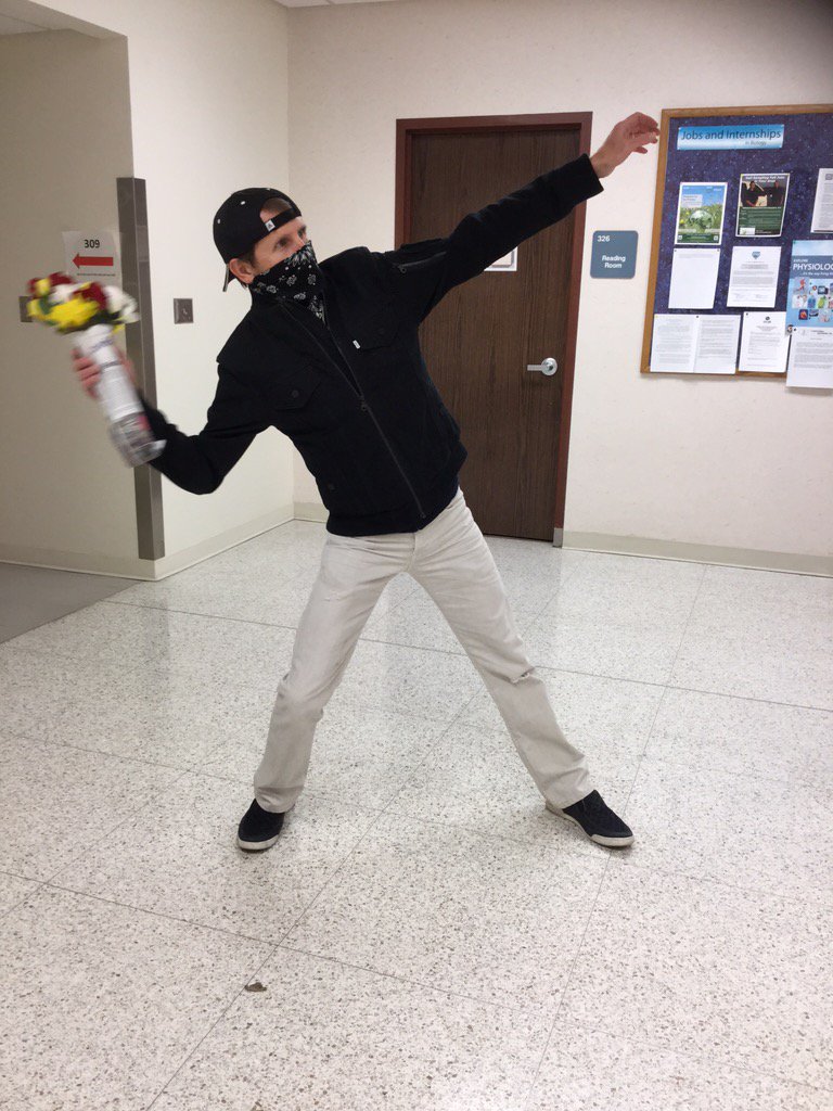 UNKBiol106's tweet photo. Livi's costume idea..... https://t.co/N5Y4vomQp4