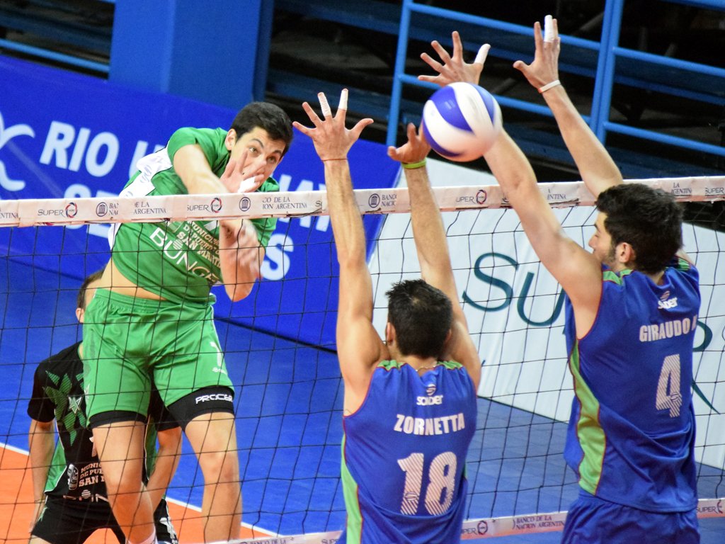 VoleyACLAV's tweet photo. #CopaACLAVRUS ¡Ganó Puerto San Martín! @psmvoley 3-2 @AlianzaJMVoley (25-21, 16-25, 25-19, 14-25, 15-12) https://t.co/acS35q4qtf