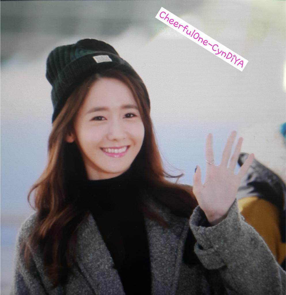 [PIC][31-10-2015]YoonA khởi hành đi Đài Loan để tham dự Fansign cho thương hiệu "H:CONNECT" vào sáng nay - Page 5 CSmq_uhUcAENoqg