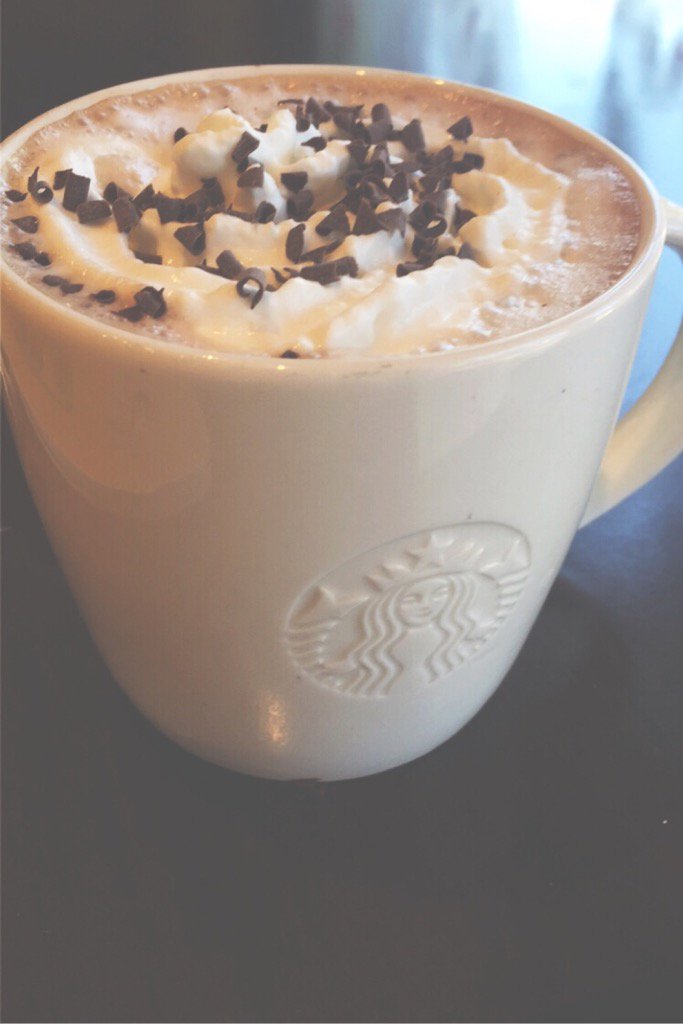 AlexxDorman's tweet photo. First Peppermint Mocha of the year and it's 82 degrees outside. Pretty appropriate for 2015. ☕️☀️ #LA #fallmyass https://t.co/MBqdMTR1Op