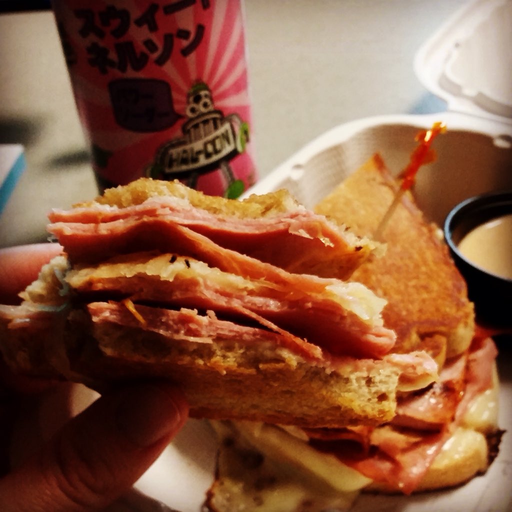 sarahrums's tweet photo. It's all a blur of deliciousness! @fanarifinefoods Rachel + @GarrisonBrewing #SweetNelson #RaspberryGingerAle https://t.co/nw6ngCl98a