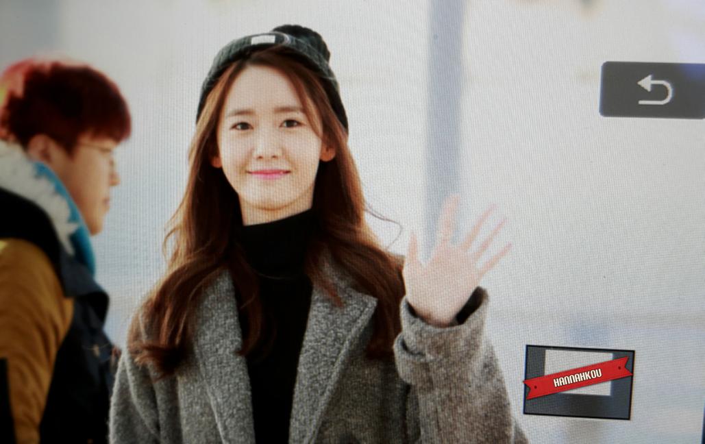 [PIC][31-10-2015]YoonA khởi hành đi Đài Loan để tham dự Fansign cho thương hiệu "H:CONNECT" vào sáng nay CSmypojUYAACp6w