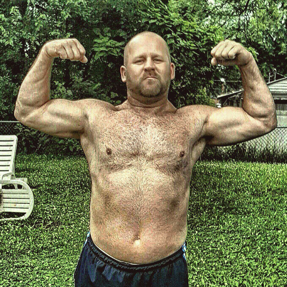 kevin24baker's tweet photo. After 35 years in the gym,and 50 yrs old,  I'm flexin while I still can. Lol. #stillhitbombs  #gymisgood #mindnbody https://t.co/NDVNaTSlgg