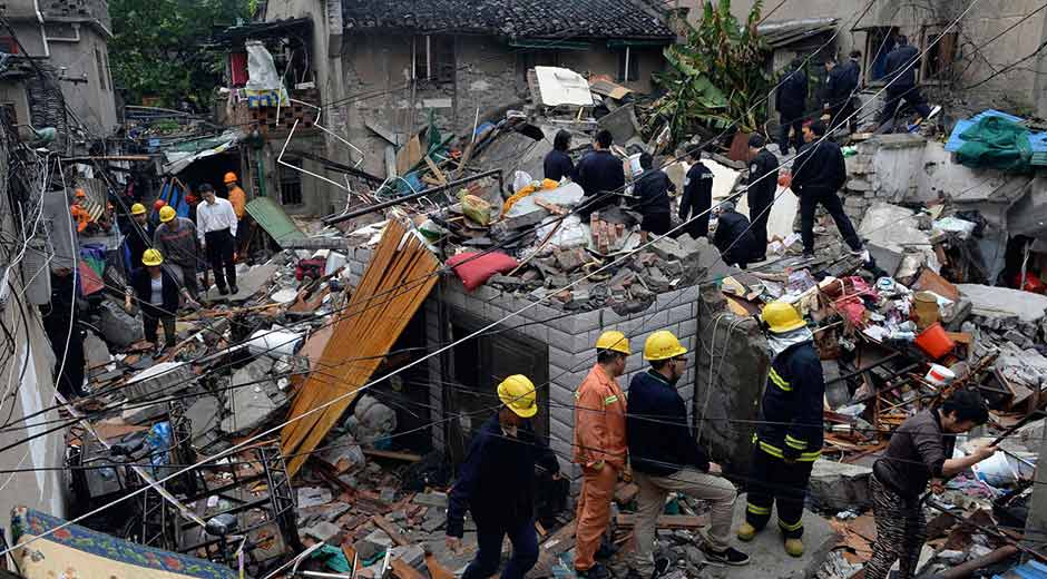 #EsNoticia Mueren 17 personas en derrumbe de un edificio en China goo.gl/gnDJJq