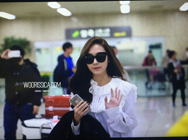 [PIC][31-10-2015]Jessica trở về Hàn Quốc vào trưa nay CSn3kUiUYAAu3Ln