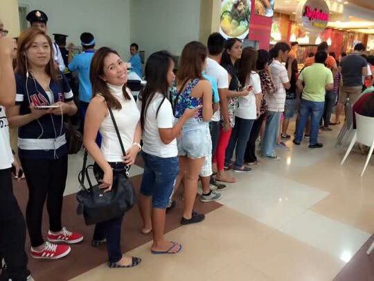 MariposasTales's tweet photo. My #COMELEC Profile lacks my biometrics data, so I'm braving the long line. #CitizenDuties #COMELECRegistration https://t.co/1UgF33oO0W