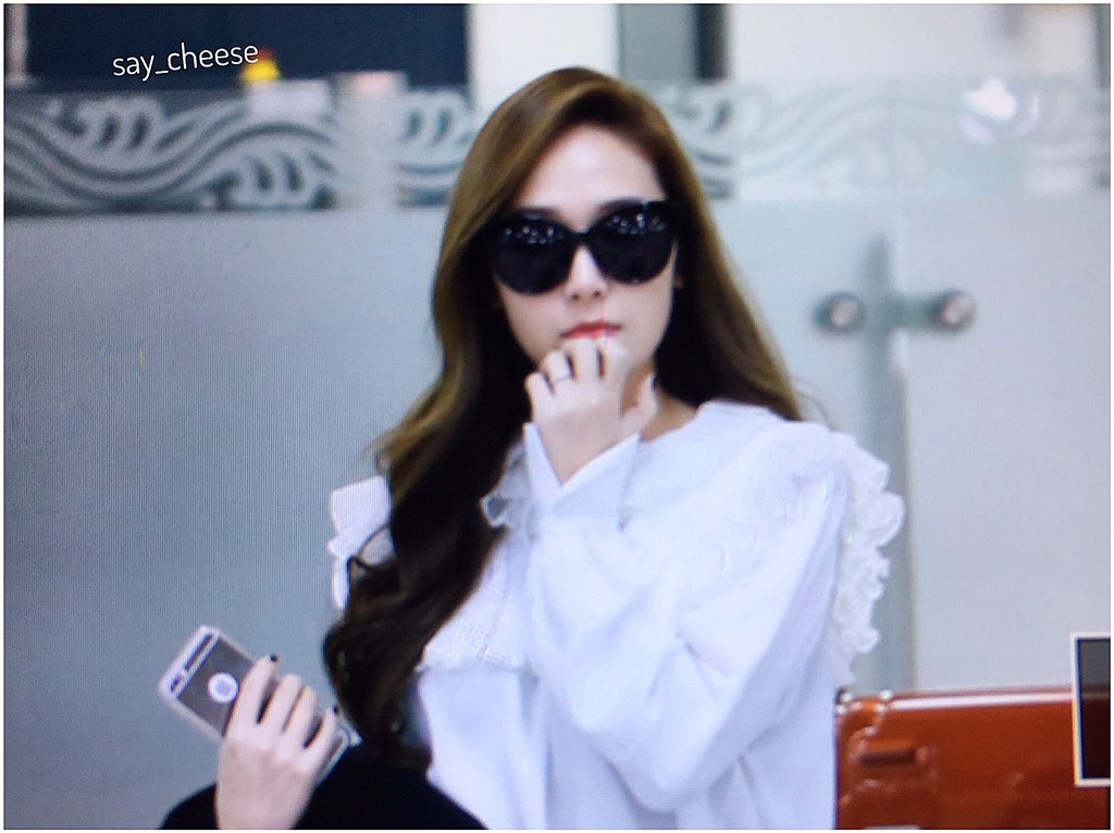 [PIC][31-10-2015]Jessica trở về Hàn Quốc vào trưa nay CSn46JGU8AAf4Cr