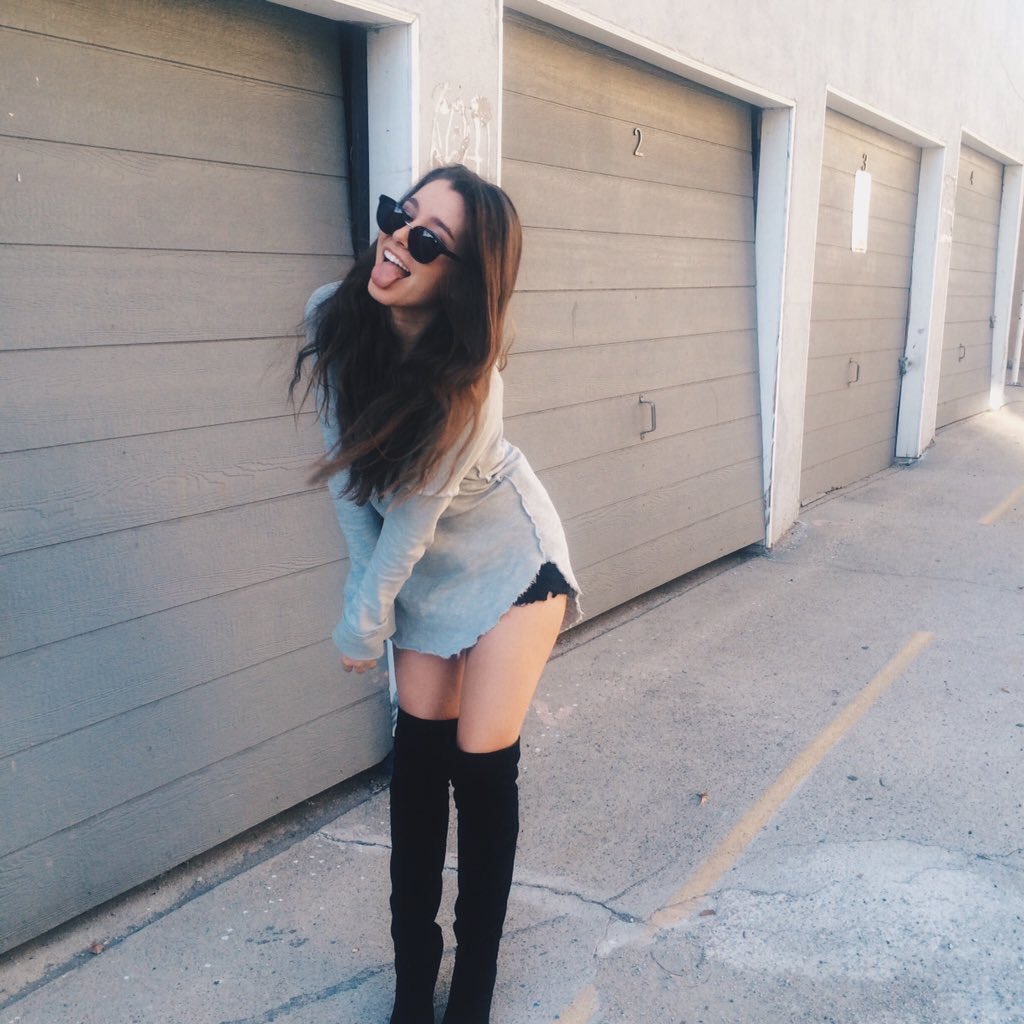 aIIycase's tweet photo. YOUR GIRL IS 19 TODAY!! https://t.co/DMviErSVpC