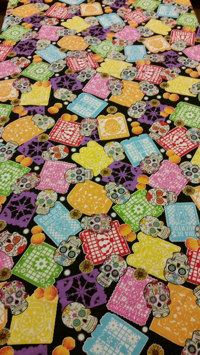 DIADEMUERTOS_LV's tweet image. Very limited fabric yards! #diadelosmuertos #dayofthedead #november #fabric #skulls #culture #catrina #papelpicado