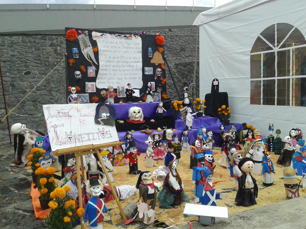 Antoni_Beck's tweet photo. #DiaDeMuertos #OfrendaUNAM https://t.co/EJWmYVI6h2