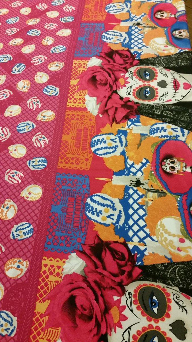 DIADEMUERTOS_LV's tweet image. Very limited fabric yards! #diadelosmuertos #dayofthedead #november #fabric #skulls #culture #catrina #papelpicado
