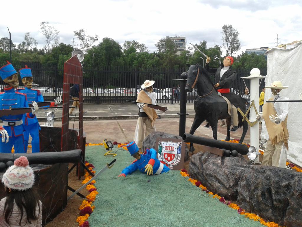 Antoni_Beck's tweet photo. #DiaDeMuertos #OfrendaUNAM https://t.co/EJWmYVI6h2