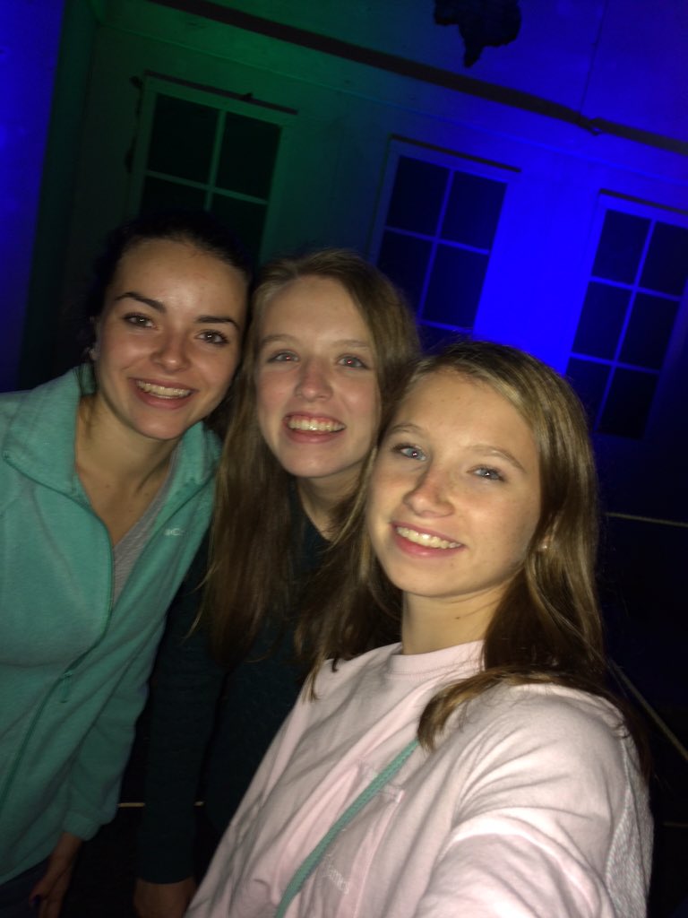 HaleyBauer16's tweet photo. Haven't cried yet #FrightNight @BHFrightNights https://t.co/jvWfrHCmZi