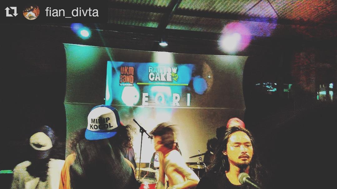 Semalam, Tuhan bersama teman-teman kami. Mendamaikan.