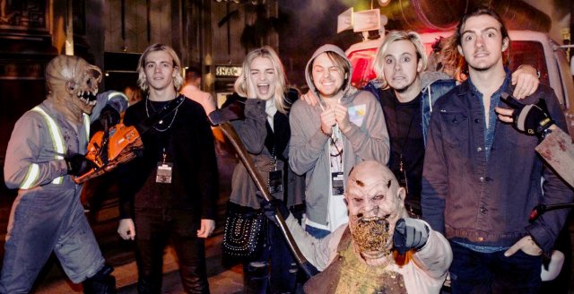 RikerLynch's tweet photo. I love Halloween! Thanks @HorrorNights 👻 https://t.co/vCqhpRYhMa