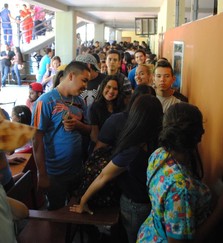 unergprensa1's tweet photo. Proceso electoral en la #Unerg  transcurrió con normalidad. No a la violencia #JusticiaParaEleazar @NicolasMaduro https://t.co/z55zK8SQzK