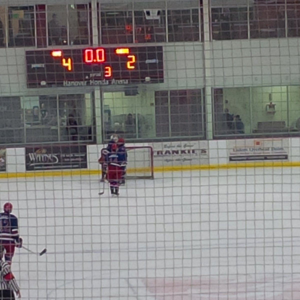 ytiesmacameron's tweet photo. Congrats Barons on a great game! @HanoverBarons @JrC_Bulldogs #beesarehot way to go boys!! https://t.co/tc3YlL5U6P