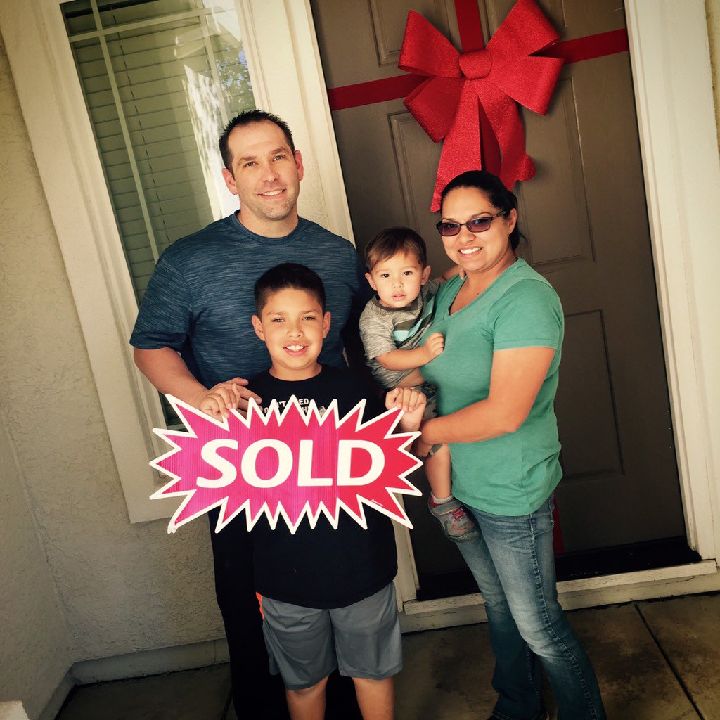 erinnewington's tweet photo. Best part! They were so fun to work for! #gettingthekeys #ElkGrove #justsold https://t.co/j3FC3LPHal