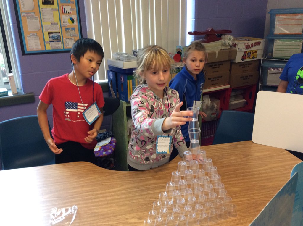 SS_Gr3's tweet photo. Engineers at work in Mrs. McGuire's class #stem #collegeandcareerready https://t.co/2mVGbpg3it