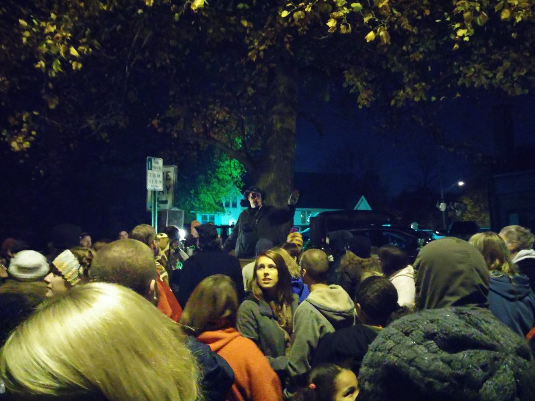 NeckUpDesign's tweet image. On the Irvington Haunted Ghost Tour getting my Halloween on! #Irvington #Halloween #ghost