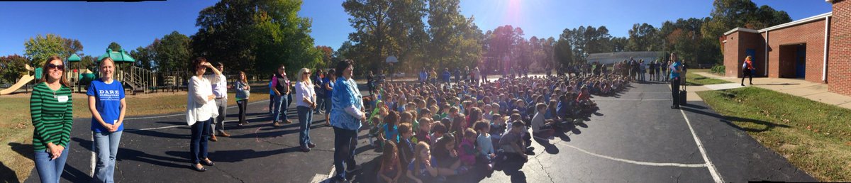 lwcaccavale's tweet photo. School is more than academics #green zone #des15 #leadycsd https://t.co/MzlVjZb2Ia