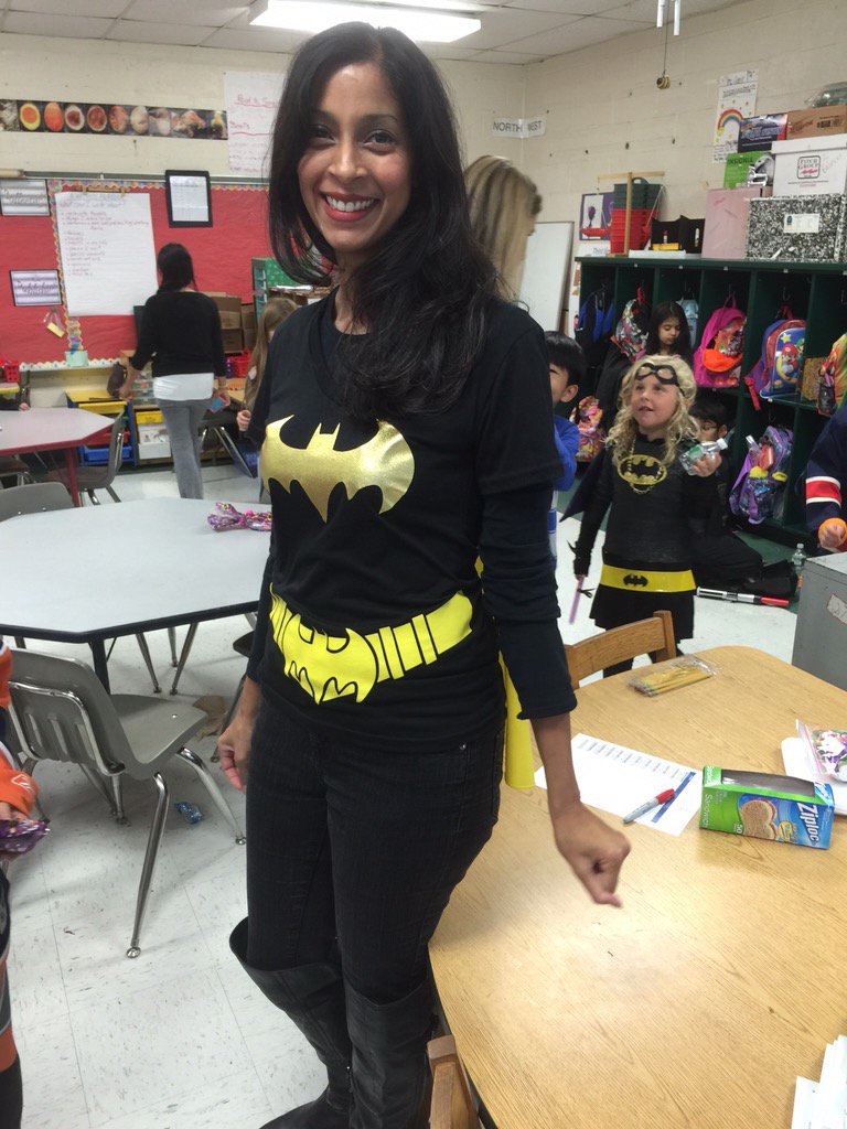 elinapavic's tweet photo. @sgrayPOB #batgirl #howprettyisshe https://t.co/Tz01lPntbQ