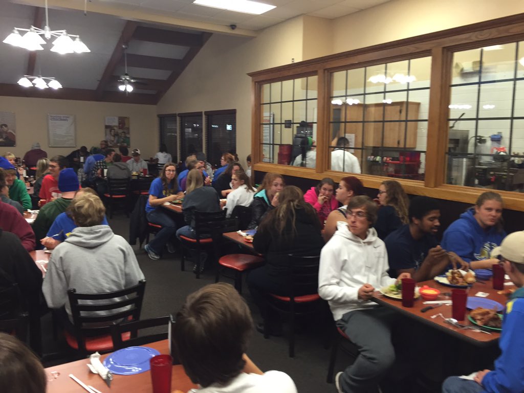 SDSU_PrideBand's tweet photo. We're stopping to eat and eat. #massquantities #PrideToMissouri #ThePridePics https://t.co/jIrLVnmA6t