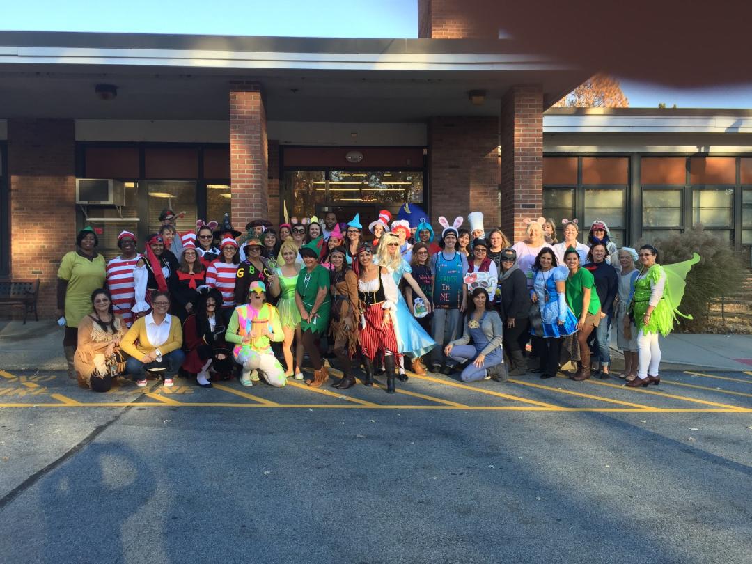 GLAcademyES's tweet photo. Excitement peaked at GFMS today!
Can you identify the storybook characters? #Redribbonweekfun
#GFMSrocks https://t.co/SJ3Vjc9XZD