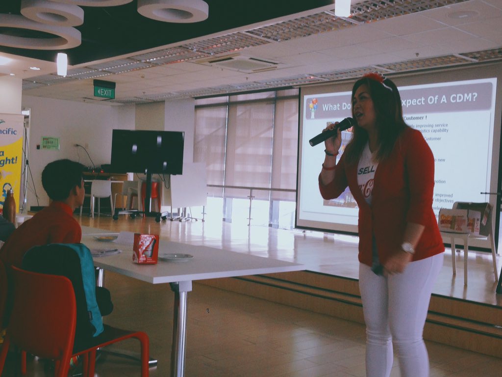 MarkProfTop25's tweet photo. @tatalizing sharing best in class learnings to #MarkProfTop25 to inspire them to pursue a career in sales. https://t.co/03b5d8TFjG