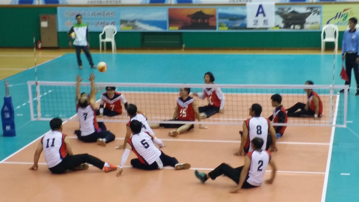 daichungbong's tweet image. 장애인 배구대회는 모든 선수들이 앉아서 하다보니 박진감이 떨어지리라 생각 하겠지만 실제로 보면 엄청난 박진감과 선수들의 정열을 볼 수 있답니다

#강원도 #고성군 #장애인체육대회 #배구경기