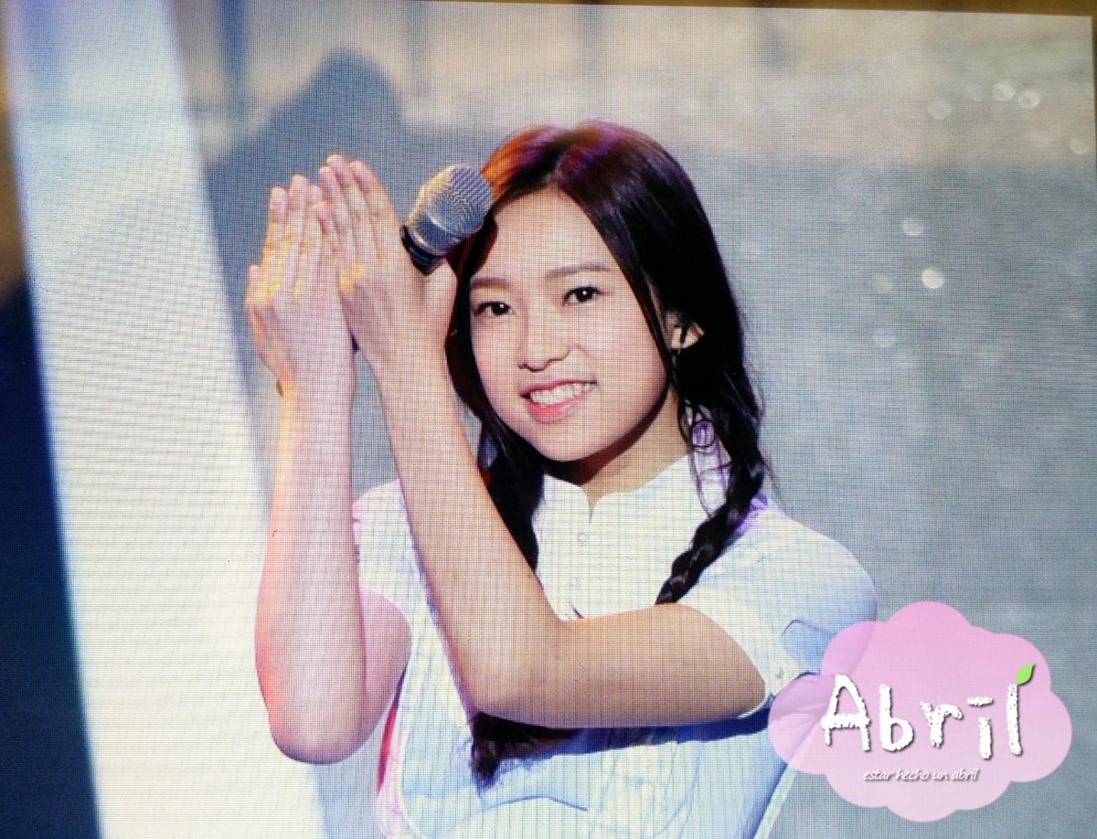 abril_kr's tweet photo. 151031 고척 스카이돔 청소년 KPOP YOUTH 페스티벌 채원 나은 예나 프리뷰!😀

오늘도 아가들 이쁜것..😘

오늘도 심쿵사로 저승행인것..😈

#APRIL #예나 #나은 #채원 https://t.co/FCBhl54DML