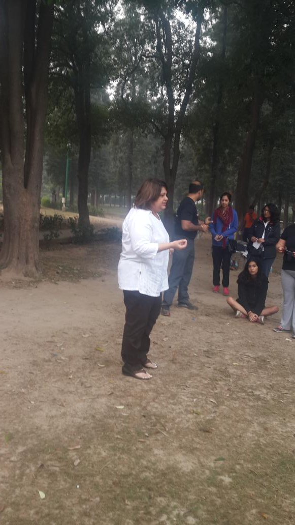 _BeautyBeats's tweet photo. @drshehlaagarwal addressing skin queries for runners group of @PreventionInd and @womenshealthInd at #NehruPark https://t.co/Y87OVBr2j1