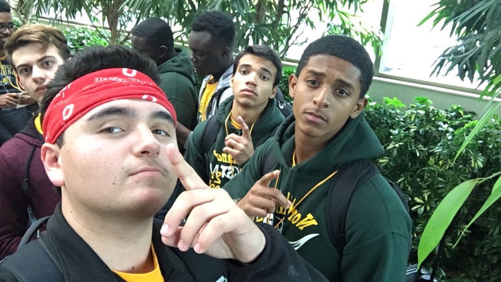 AyItsAyman's tweet photo. Squad goes to Indy @Stewart3Tyler #R4FRC2015 #nhStem https://t.co/IHxuB94z65
