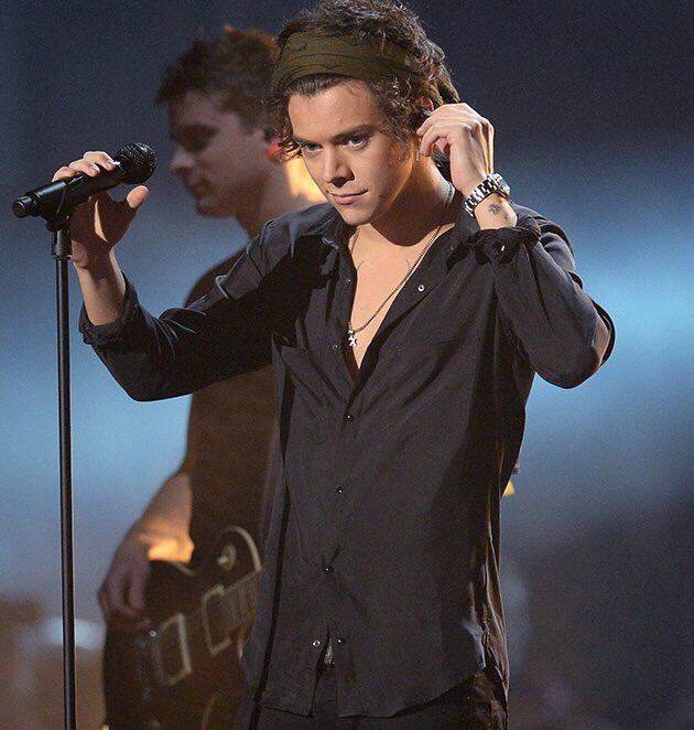 thishwiththisl's tweet photo. this Harry with this Louis https://t.co/q3SafNz1Dq