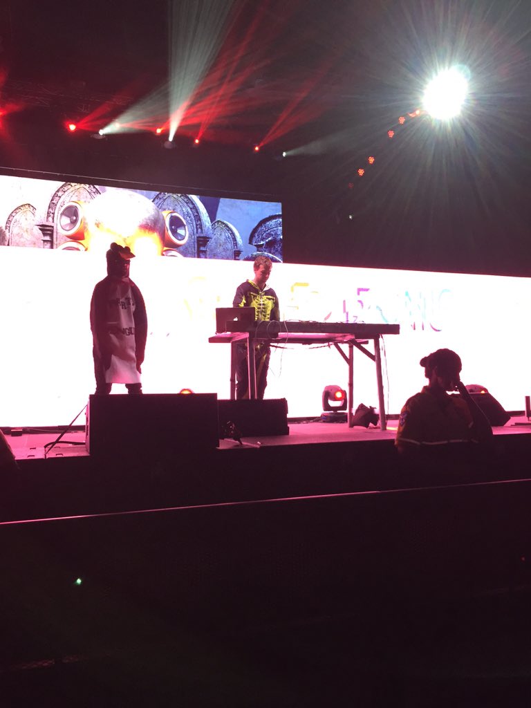 EnzeoMusic's tweet photo. Finally get to see my homie @TyKromm killin it!! #COS2015 https://t.co/ku57nLnDNm