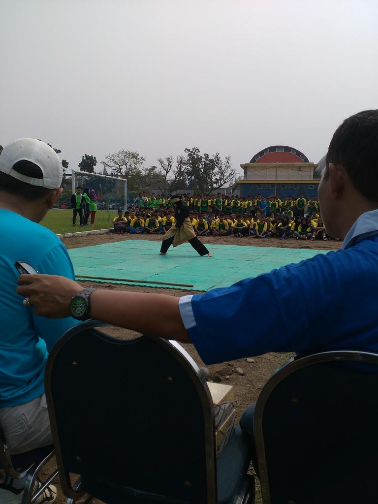 Penampilan cabor Silat di penutupan Krida Fik unp 2015