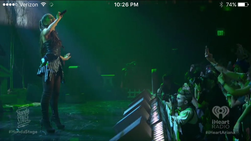 agbupdatesxoxo's tweet photo. Screenshots of the live feed from Honda stage! https://t.co/go24PkKCYM