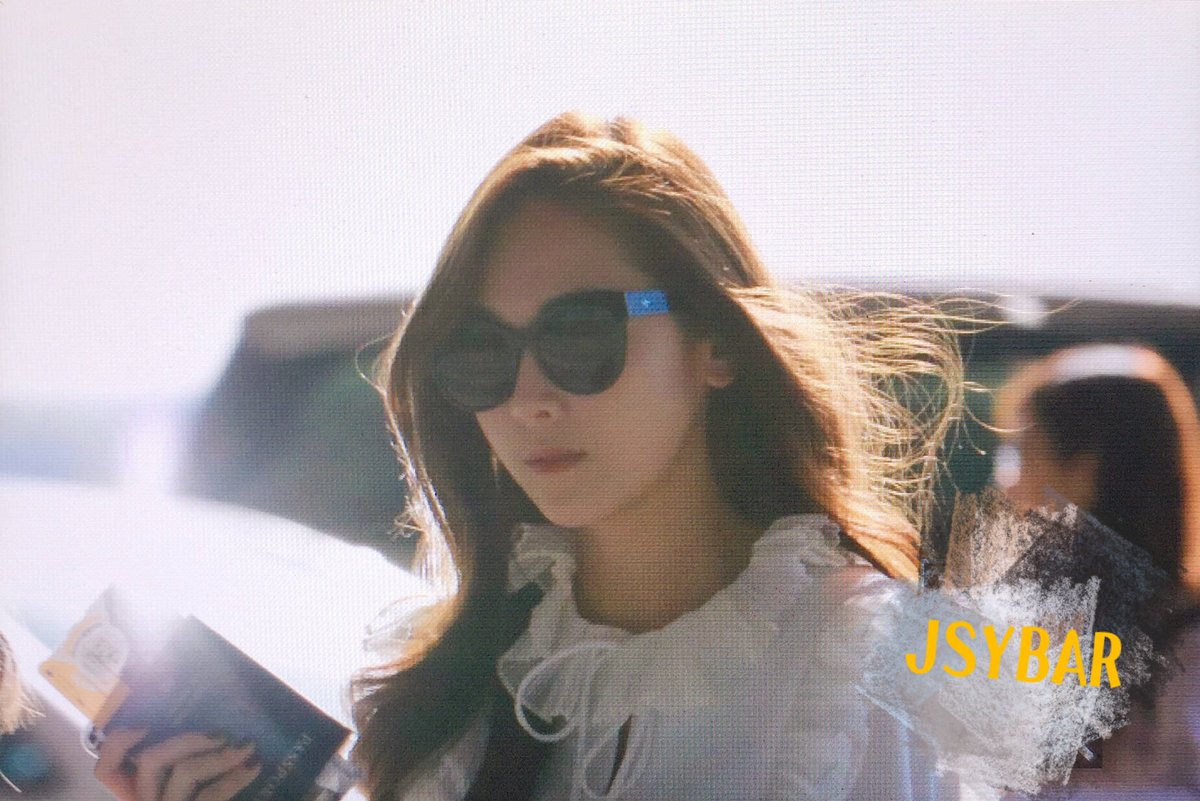 [PIC][31-10-2015]Jessica trở về Hàn Quốc vào trưa nay CSnOTz1WEAAnkBo
