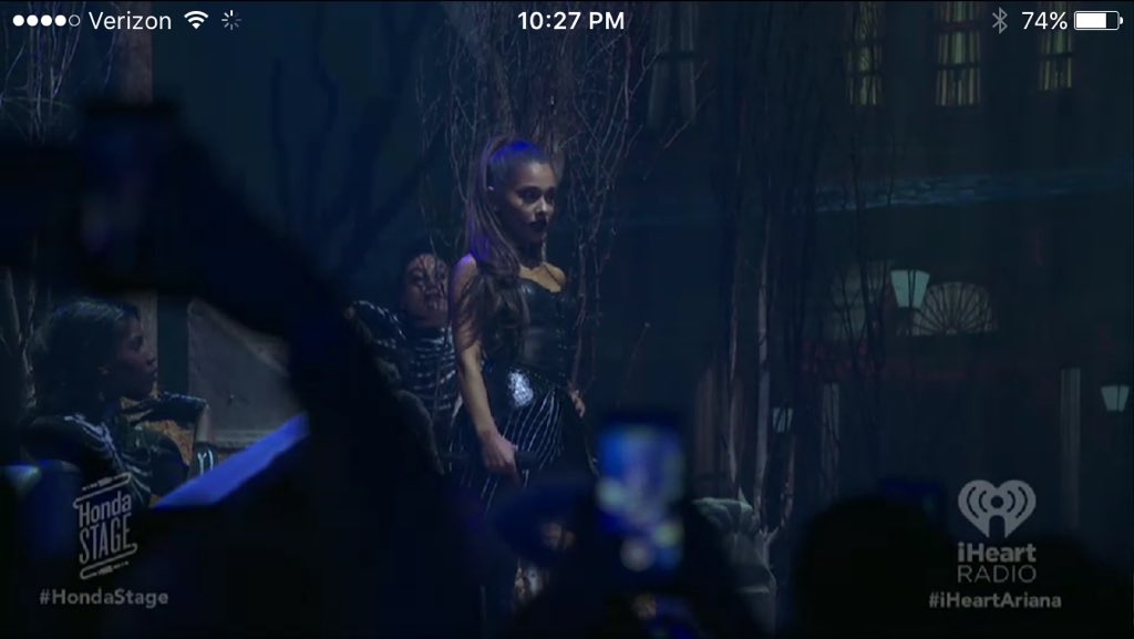 agbupdatesxoxo's tweet photo. Screenshots of the live feed from Honda stage! https://t.co/1m1I7KSdOM