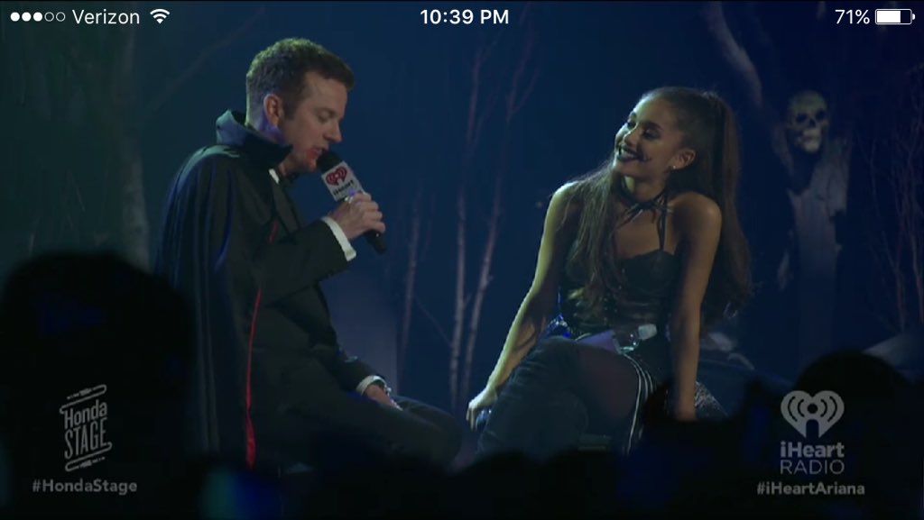 agbupdatesxoxo's tweet photo. Screenshots of the live feed from Honda stage! https://t.co/784wC1uvuh