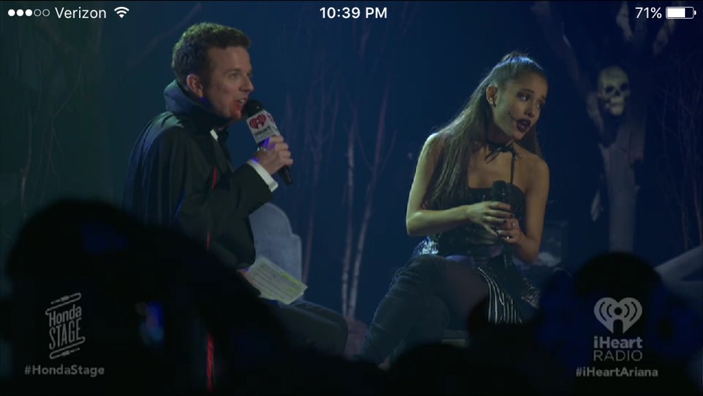 agbupdatesxoxo's tweet photo. Screenshots of the live feed from Honda stage! https://t.co/784wC1uvuh