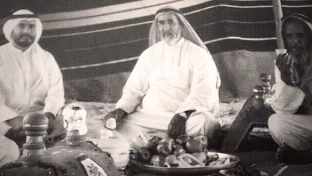 يابجاد شب النار و أدن الدلالي
و أحمس لنا يابجاد ما يقعد الراس
فنجال يغدي ما تصور ببالي
وروابعٍ نضربها أخماس و أسداس