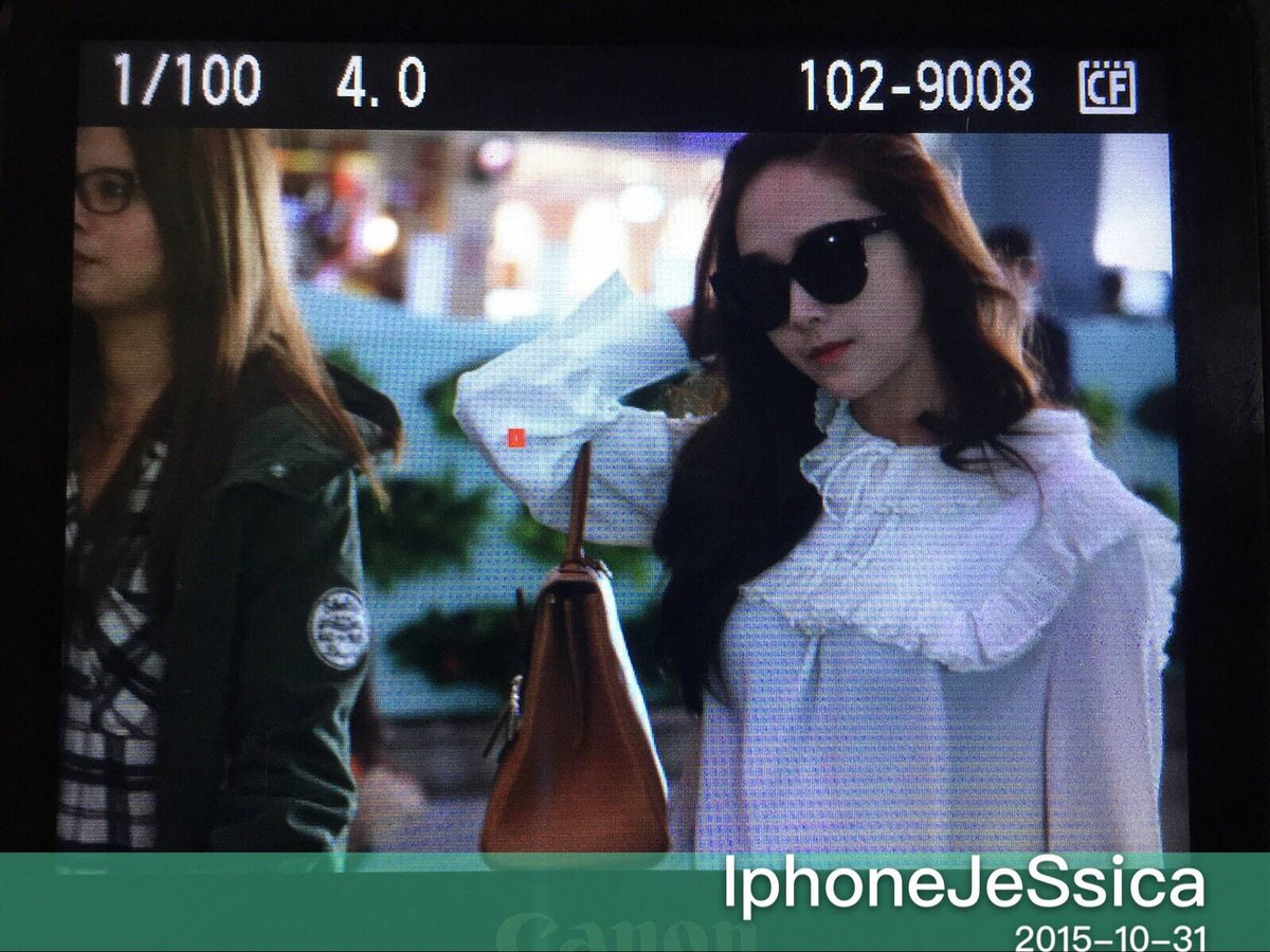 [PIC][31-10-2015]Jessica trở về Hàn Quốc vào trưa nay CSnQOTNVAAELY-6