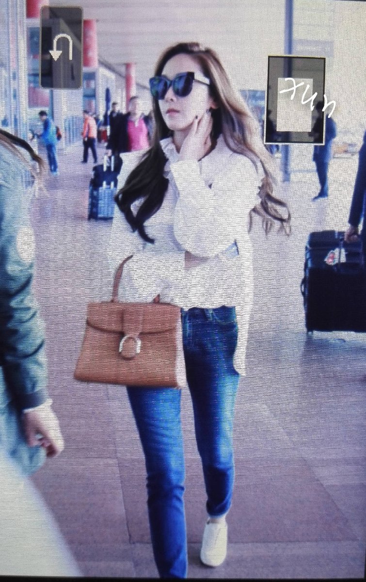 [PIC][31-10-2015]Jessica trở về Hàn Quốc vào trưa nay CSnVDy_UEAEjuLS