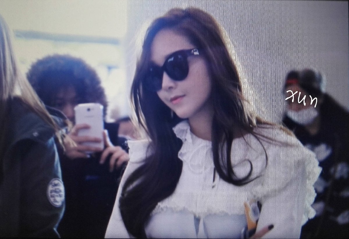 [PIC][31-10-2015]Jessica trở về Hàn Quốc vào trưa nay CSnVG0SUEAARNVd