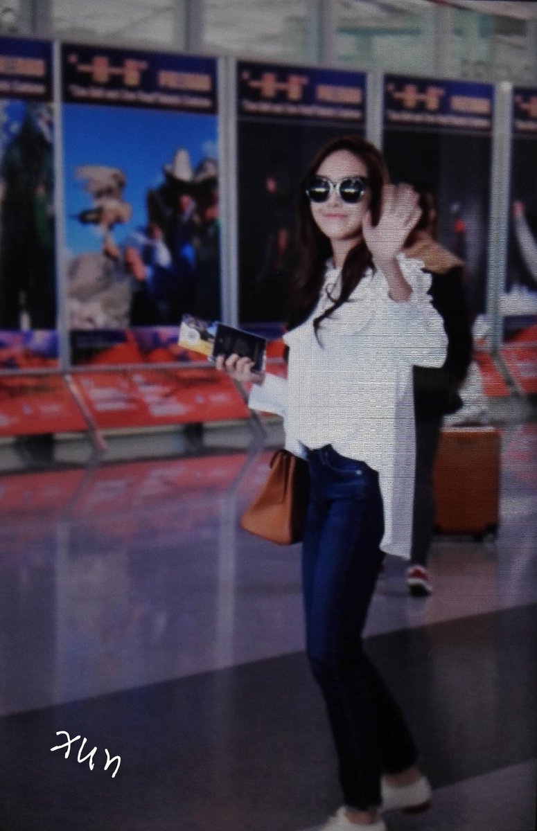 [PIC][31-10-2015]Jessica trở về Hàn Quốc vào trưa nay CSnVG3BUAAA6Soh
