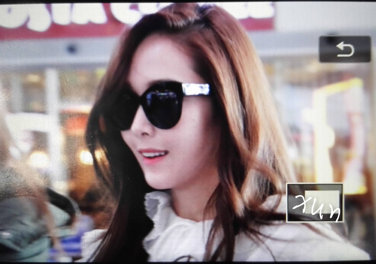 [PIC][31-10-2015]Jessica trở về Hàn Quốc vào trưa nay CSnVGqgXAAAt-IA