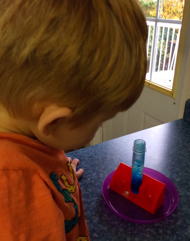 geordiemuppet's tweet photo. Rainy Day! Let the #Fizzy #Science commence! #EveryoneCanScience https://t.co/prdY95MkIb