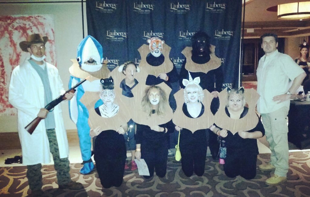 elizzzabethfako's tweet photo. Lions &amp; tigers &amp; dentists...oh my! #LBRHalloween @LAubergeBR https://t.co/Q9f7sDgT3q