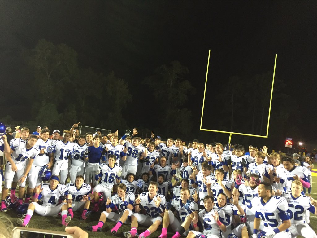 samanthaorg12's tweet photo. DISTRICT CHAMPS!!ππ #lordstrength #flyhigh15 #shanespeed https://t.co/KIoERUYOAF
